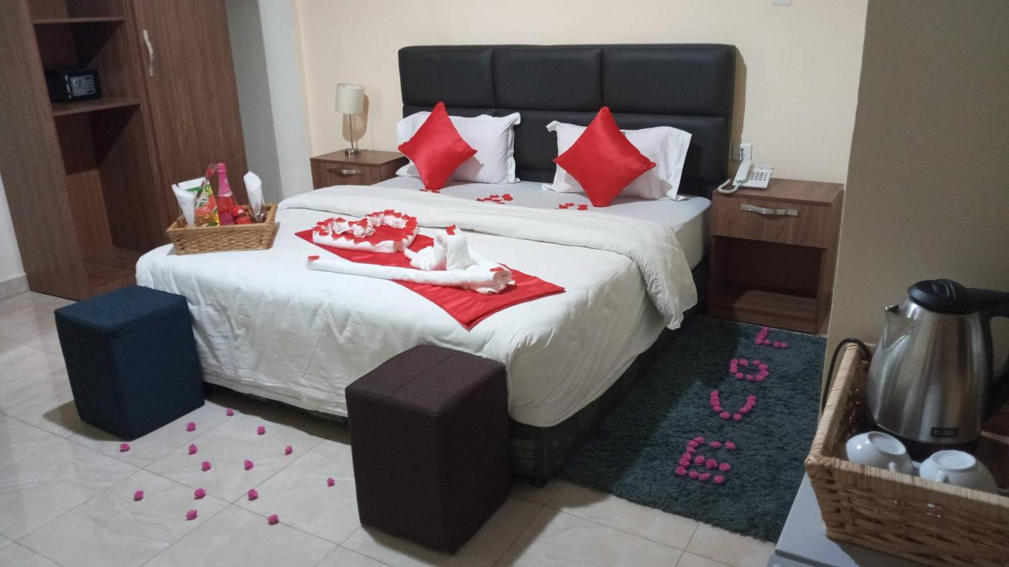 Rhogem Hotel 세콘디타코라디 외부 사진